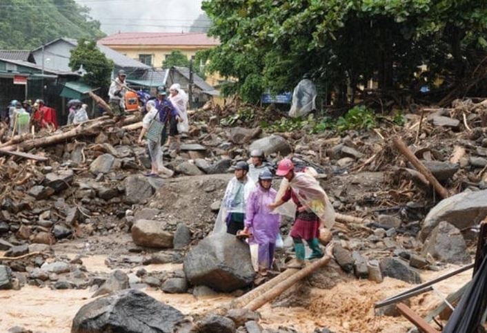 Thien tai tan pha khap noi, pham vi anh huong rong, vuot muc lich su hinh anh