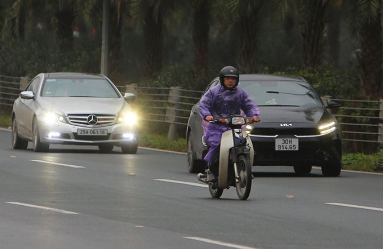 Nhieu tai nan do xe may di vao cao toc hinh anh