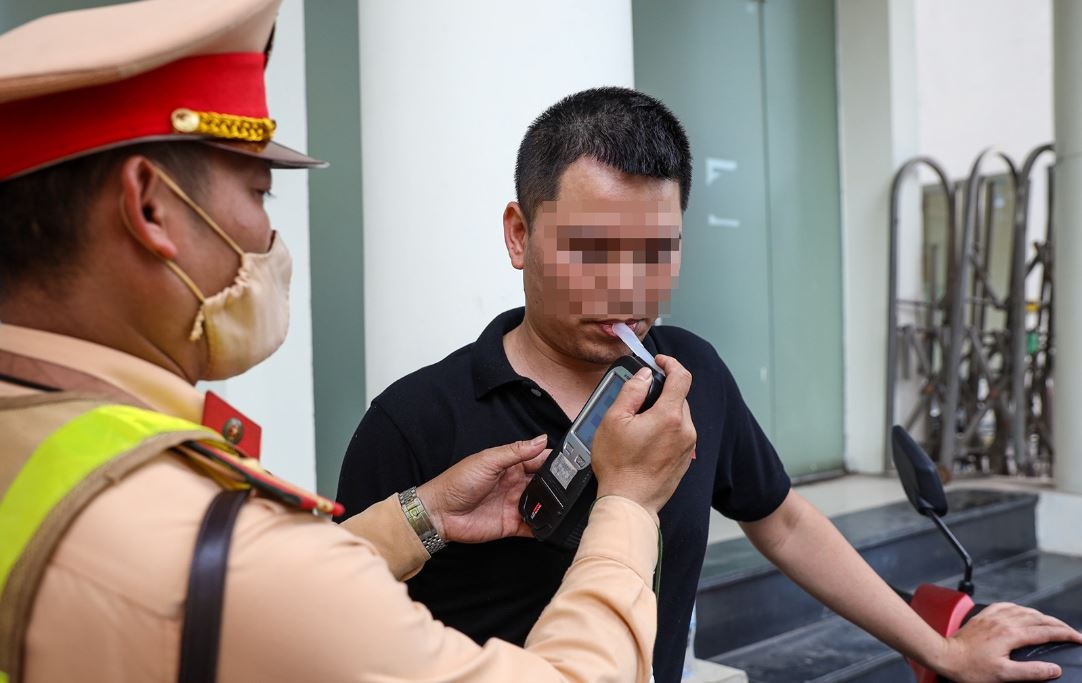 Vi pham nong do con, tai xe do loi do an nua kg man hinh anh