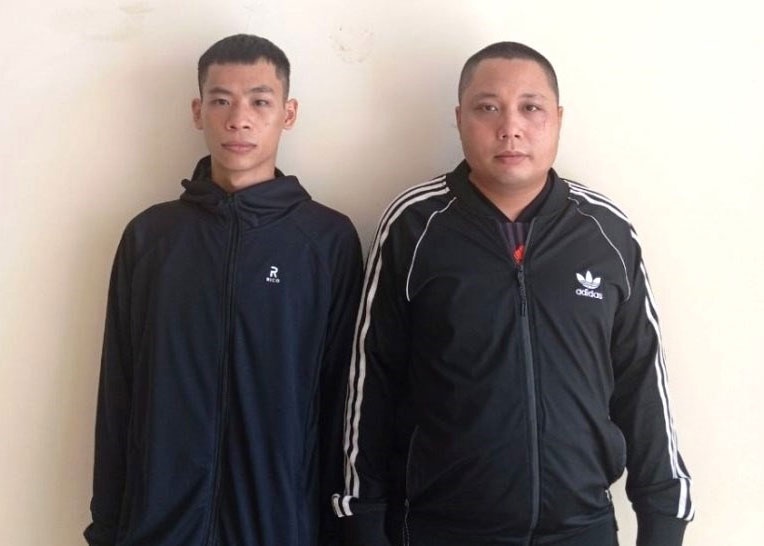 Cho vay lai cao den 365%/nam, 2 thanh nien bi khoi to hinh anh
