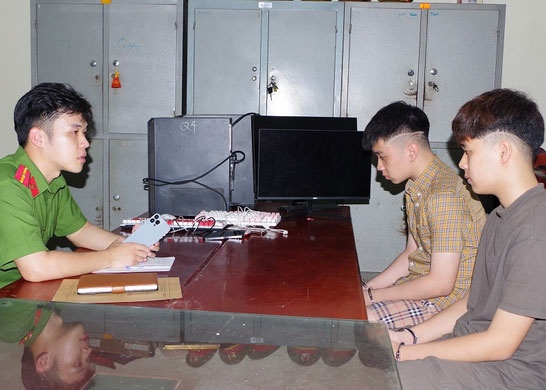 Thu doan ho tro vay von lai suat thap de chiem doat phi dich vu hinh anh