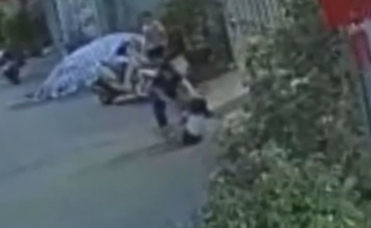 Nu giao vien danh be gai 8 tuoi o Son La hinh anh