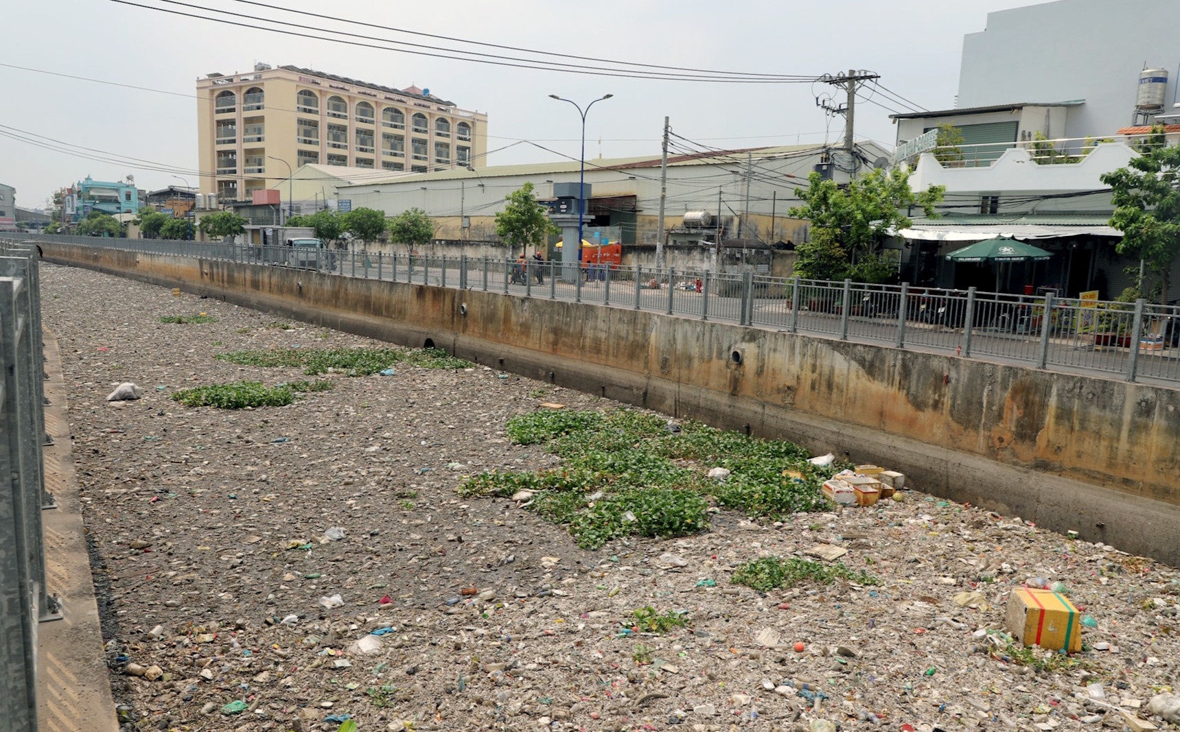 kenh Nuoc Den TP.HCM anh 4