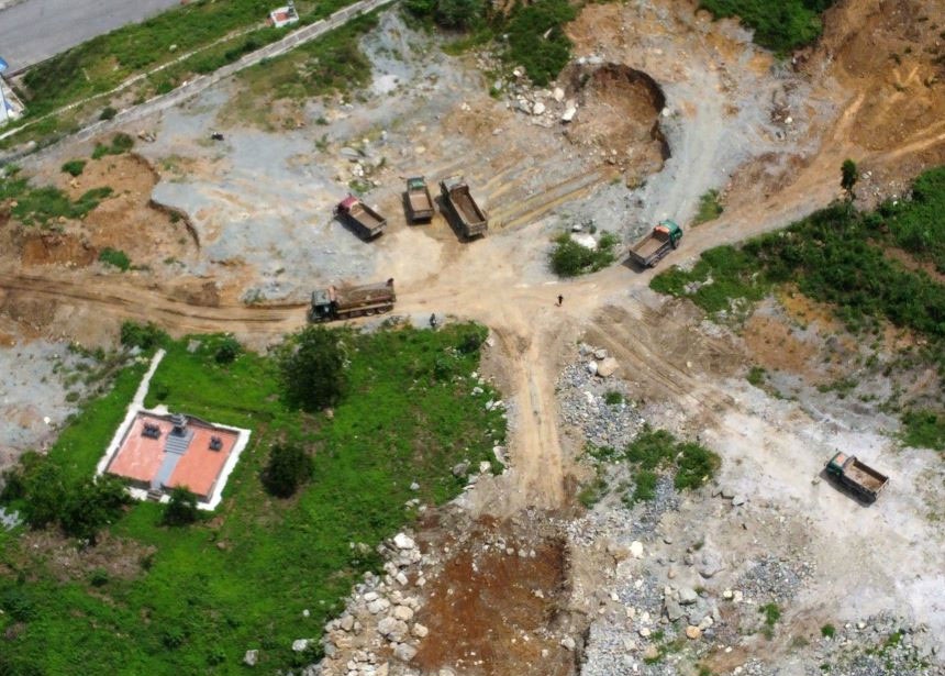 Xu ly nghiem vu xe tai cho dat, 'xe rao' quay dau tren cao toc hinh anh