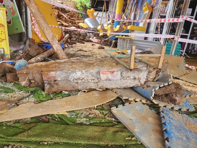 Pho chu tich Ha Noi yeu cau lam ro nguyen nhan vu sap tuong hinh anh