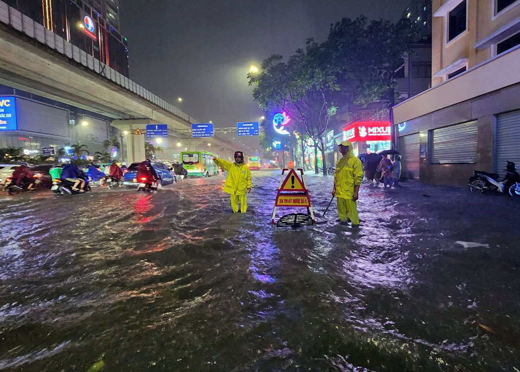 Khu vuc phia Tay Ha Noi tro thanh diem cang thang ung ngap hinh anh