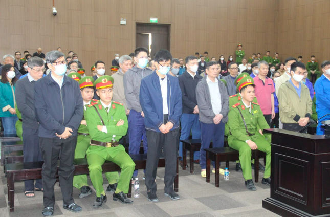 Nguyen Thanh Long,  Phan Quoc Viet,  Cong ty Viet A anh 2