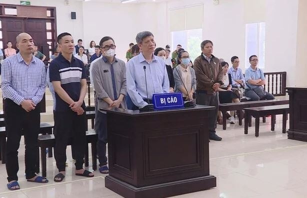 Cuu Bo truong Y te Nguyen Thanh Long khai ly do nop them 1 ty dong hinh anh