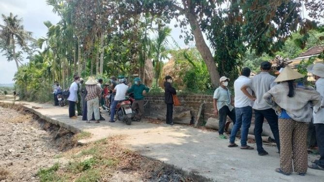 Sau tieng no, nguoi dan ong duoc phat hien tu vong trong vuon hinh anh