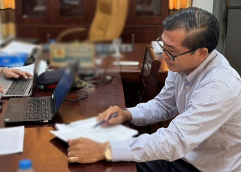 Chu tich xa Cua Duong dau thu khai nhan hoi lo 2 ty dong hinh anh