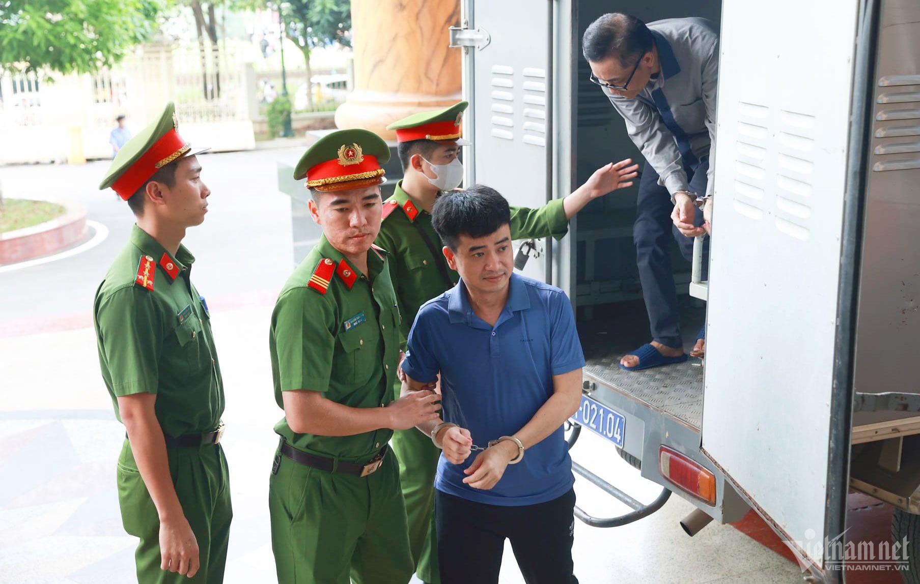 Me Phan Quoc Viet,  Cong ty Viet A anh 1