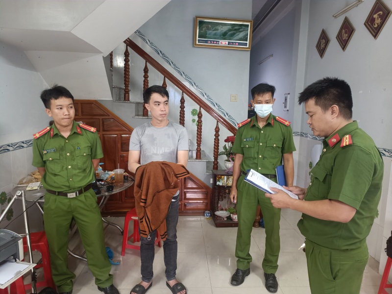 Tu que ra pho 'an bay' roi dan vo di mua sam hinh anh