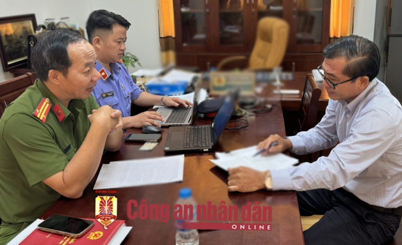 Tran Van Viet,  2 cay tung,  Chu tich Cua Duong anh 2