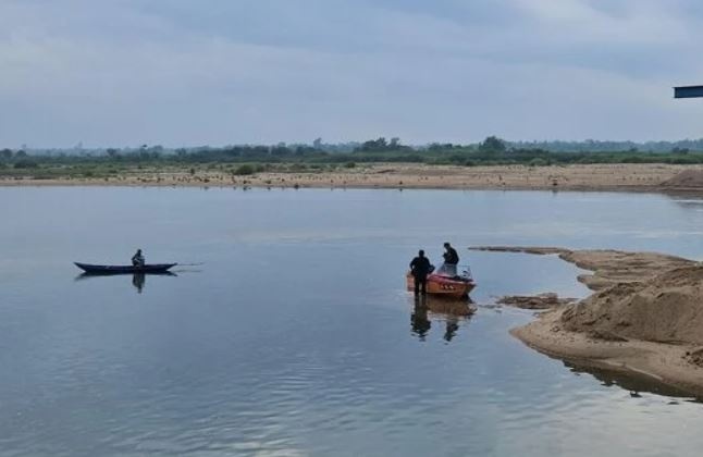 Danh tinh cac nan nhan vu lat ghe tren song Ba o Phu Yen hinh anh