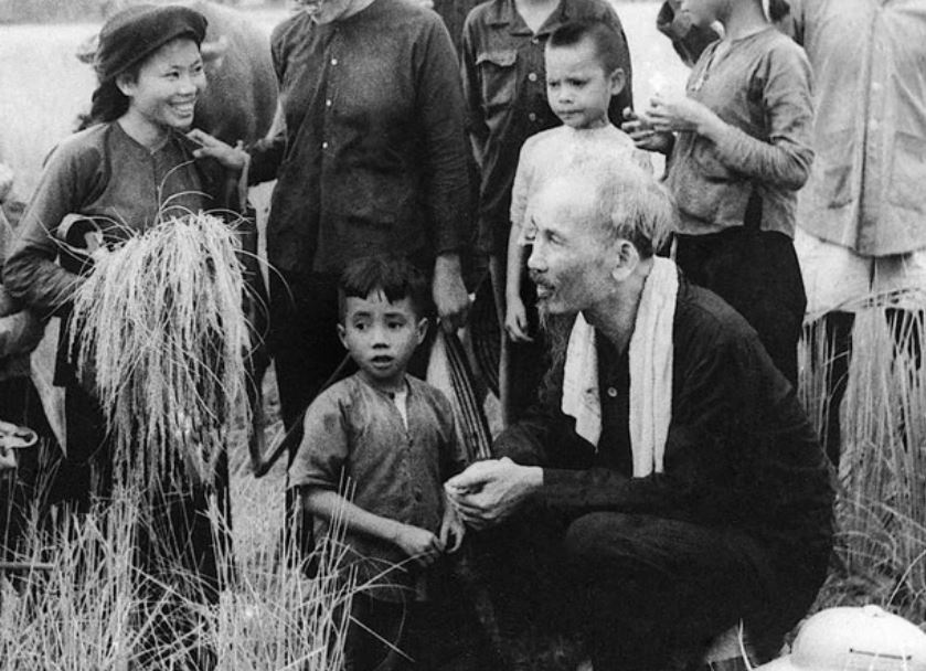 134 nam Ngay sinh Chu tich Ho Chi Minh: Thang Nam nho Bac hinh anh