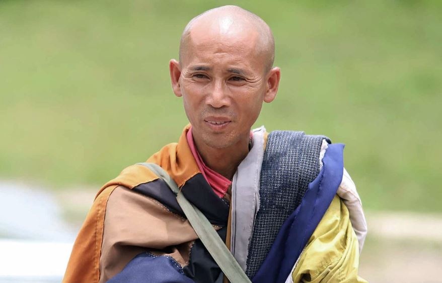 Ong Thich Minh Tue giai bay ve nhung 'on ao' quanh minh hinh anh