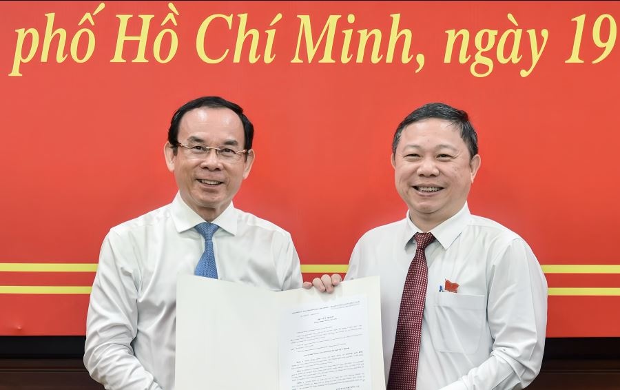 Ong Duong Anh Duc lam Bi thu Quan uy quan 1 TP.HCM hinh anh