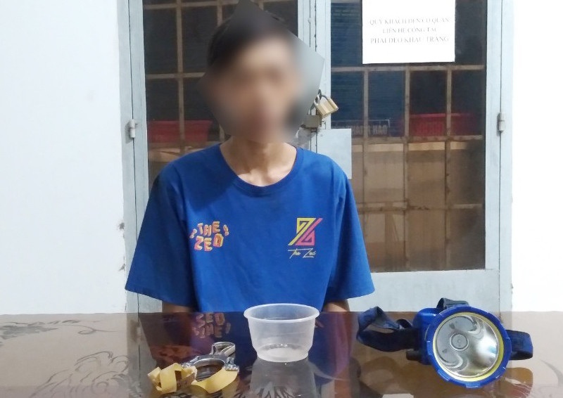 Xac minh thanh nien 17 tuoi dung na ban CSGT hinh anh