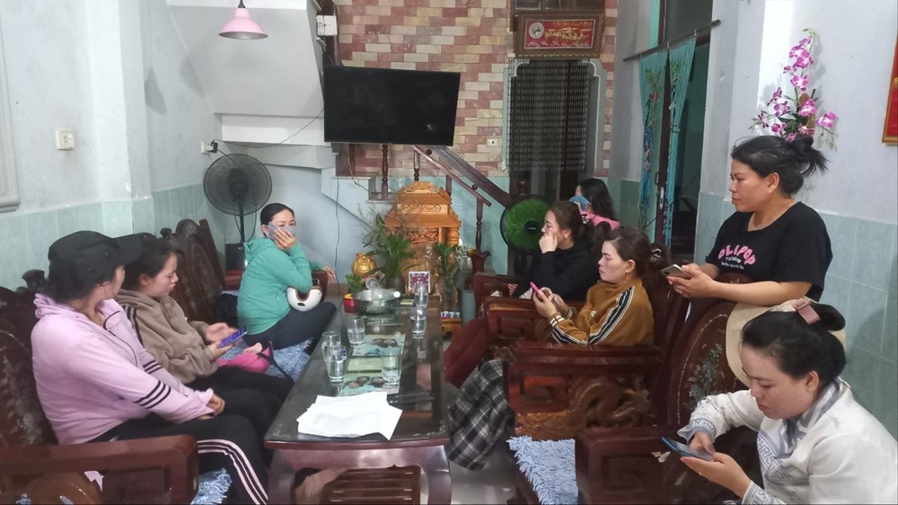 Hang tram nguoi 'sap bay' viec luong cao o Han Quoc hinh anh