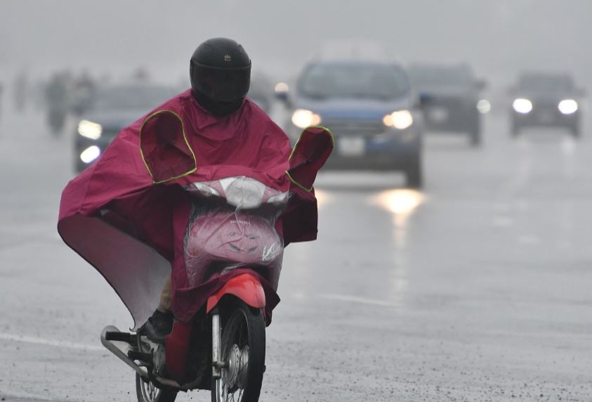 Thoi tiet Ha Noi 3 ngay toi: Tiep tuc mua lon truoc khi nang tro lai hinh anh