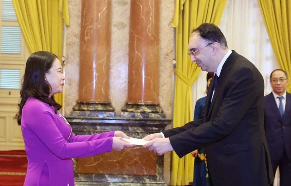 Quyen Chu tich nuoc Vo Thi Anh Xuan tiep cac Dai su trinh quoc thu hinh anh