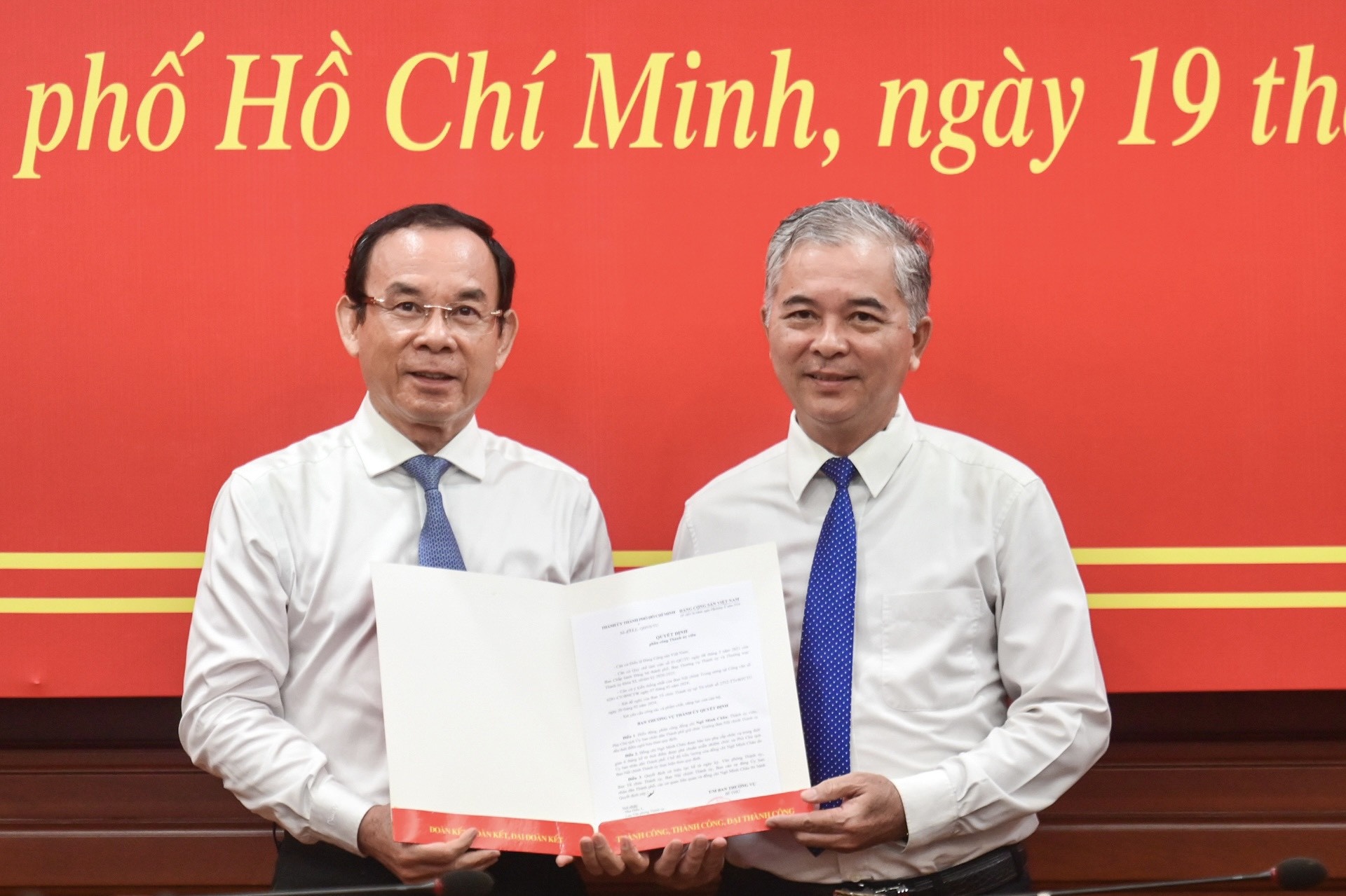 Pho Chu tich UBND TP.HCM giu chuc Truong ban Noi chinh Thanh uy hinh anh