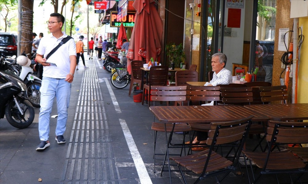 TP.HCM thu phi via he anh 2