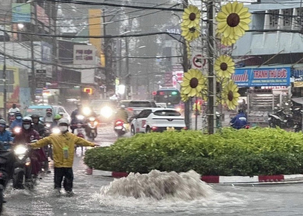 TP.HCM ly giai nguyen nhan khu vuc cho Thu Duc ngap sau sau mua lon hinh anh