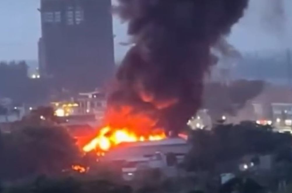 Khoi lua cuon cuon, 60 chien si chua chay cong ty o Binh Duong hinh anh