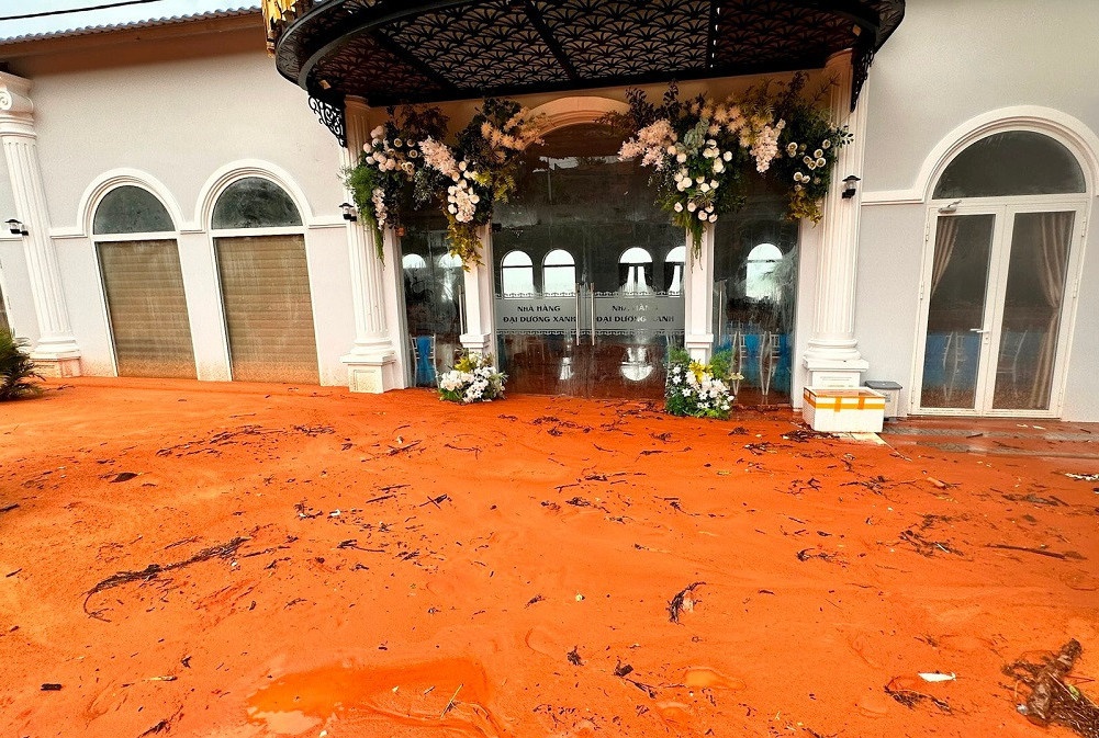 Mua rat to o Trung Trung Bo, nguy co lu quet va sat lo hinh anh