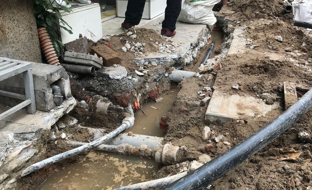 Vi sao may khoan duc 'bam nat' via he pho Bach Mai? hinh anh