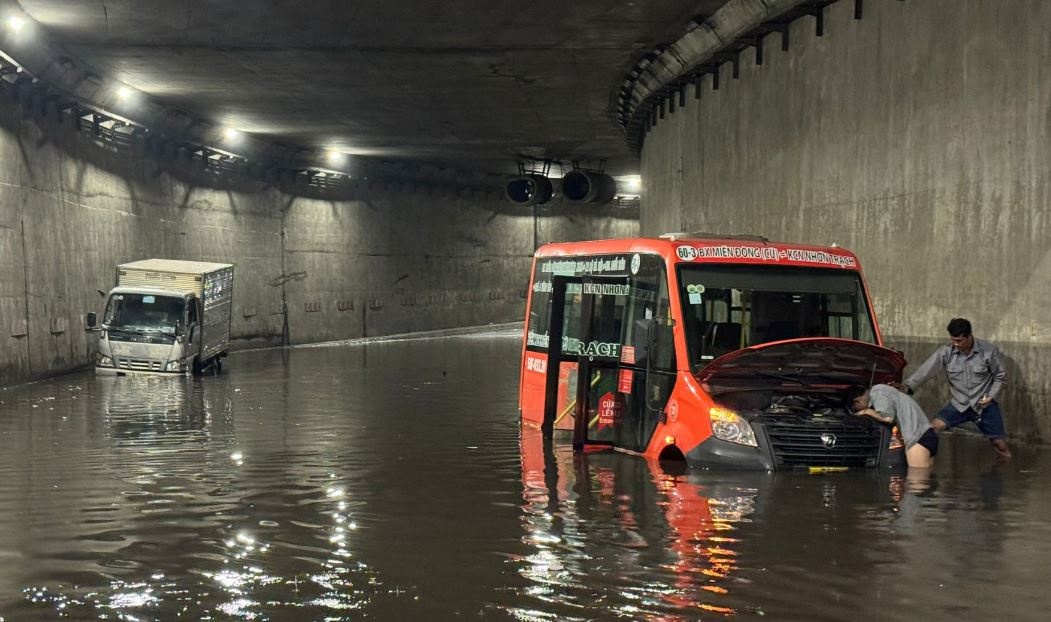 Ham chui nga tu Vung Tau ngap nang, nhieu o to chet may hinh anh