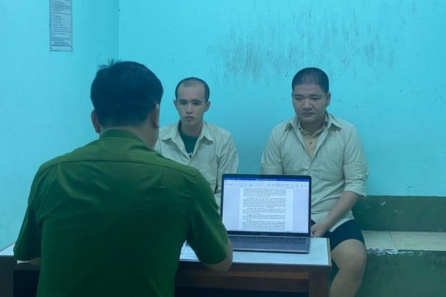 Duong day van chuyen khoi luong lon giay to gia tu Campuchia ve TP.HCM hinh anh