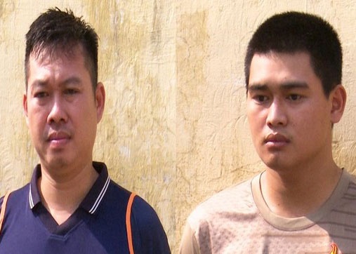 Bat nhom doi tuong no sung, vac dao hon chien tai quan karaoke hinh anh