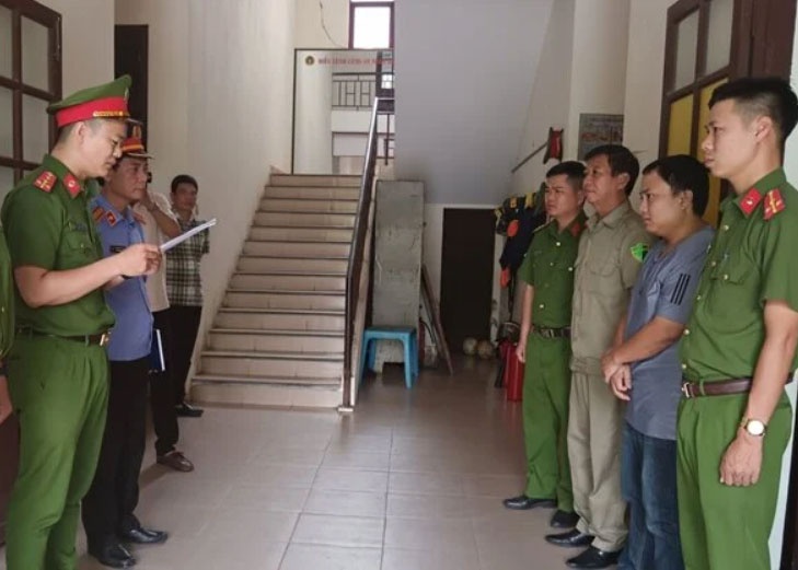 Bat giam doc doanh nghiep mua ban trai phep hoa don hinh anh