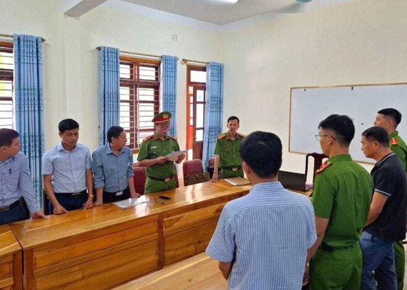 Lap khong ho so quyet toan, hieu truong truong dan toc ban tru bi bat hinh anh