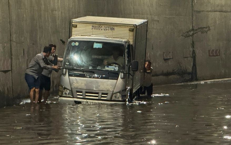 Ham chui o Vung Tau ngap nang 1 m hinh anh