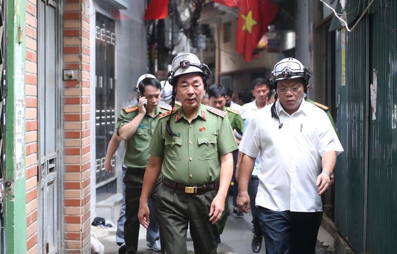 Thu truong Bo Cong an Tran Quoc To toi hien truong vu chay o Ha Noi hinh anh