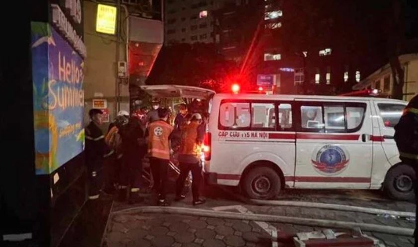 Xuyen dem dua thi the nan nhan ra khoi nha tro 5 tang o Ha Noi hinh anh