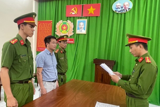 Do Trung Hoc,  Truong phong Tau song,  Cuc Dang kiem,  tau thuy Vietship anh 3