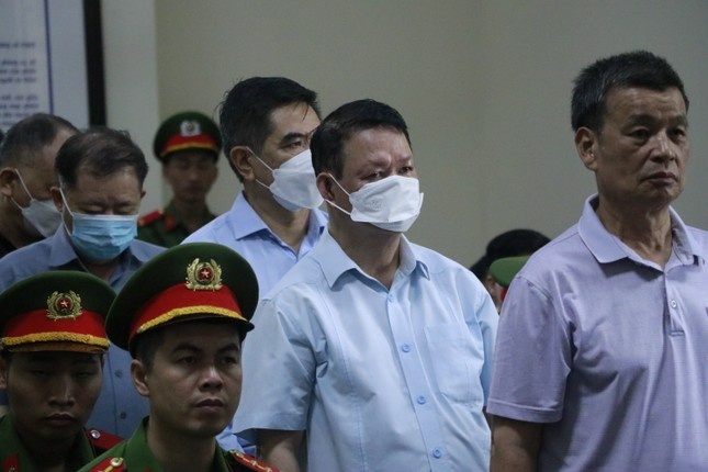 Cuu Bi thu Tinh uy Lao Cai cho rang bi de nghi muc an qua nang hinh anh
