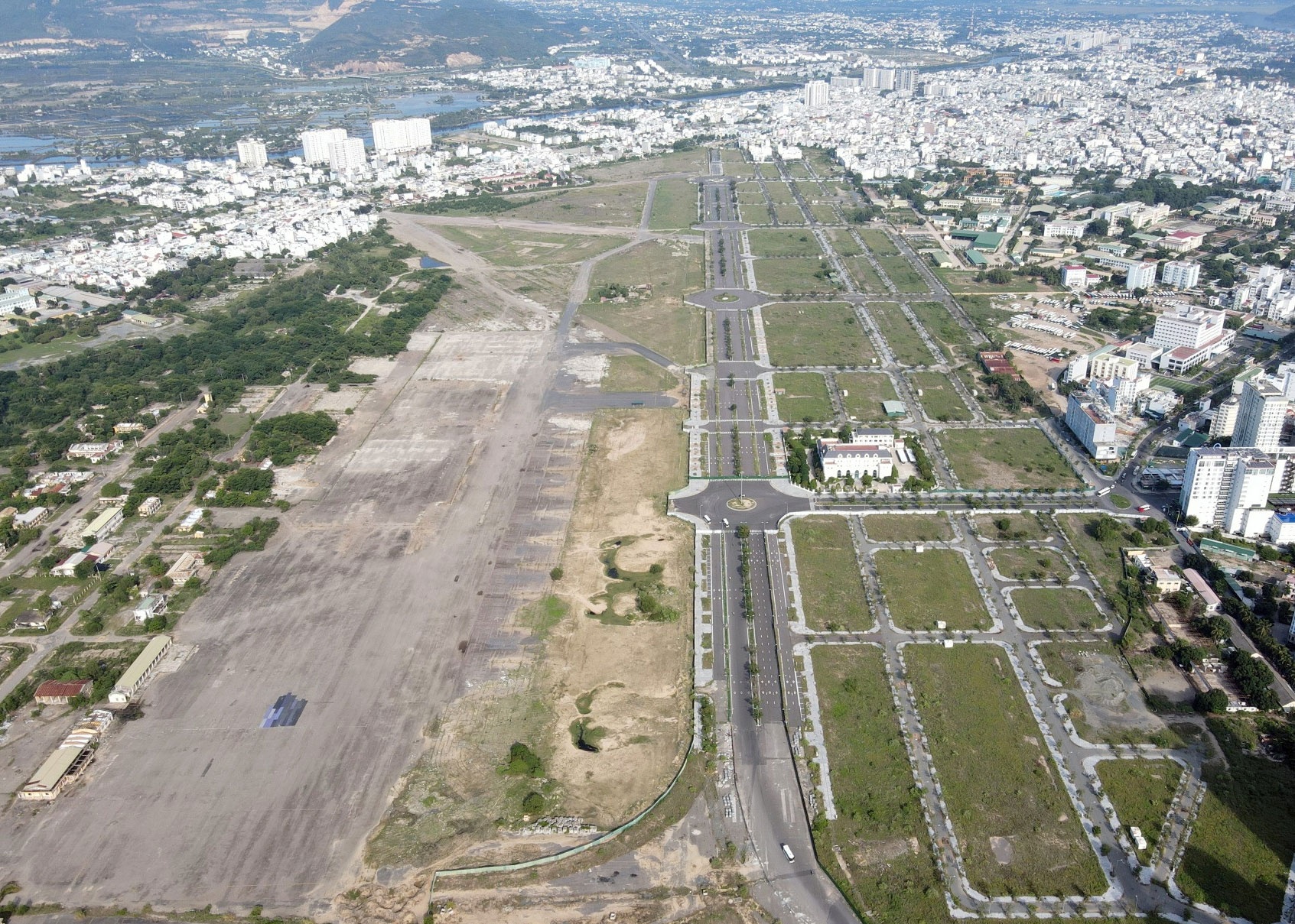 Yeu cau cung cap ho so lien quan giao dat san bay Nha Trang cu hinh anh