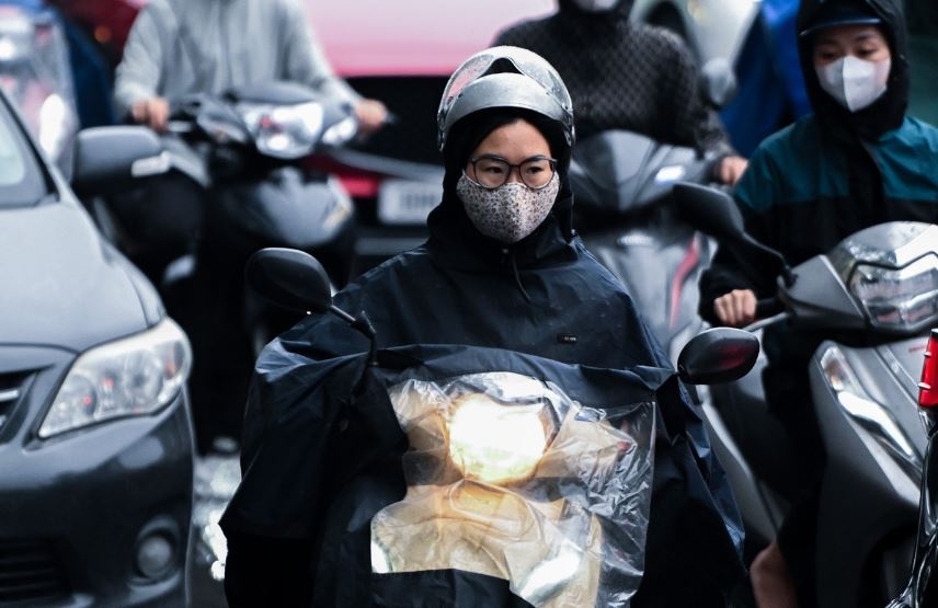 Bac Bo mua to chieu toi, canh bao loc xoay ven bien hinh anh