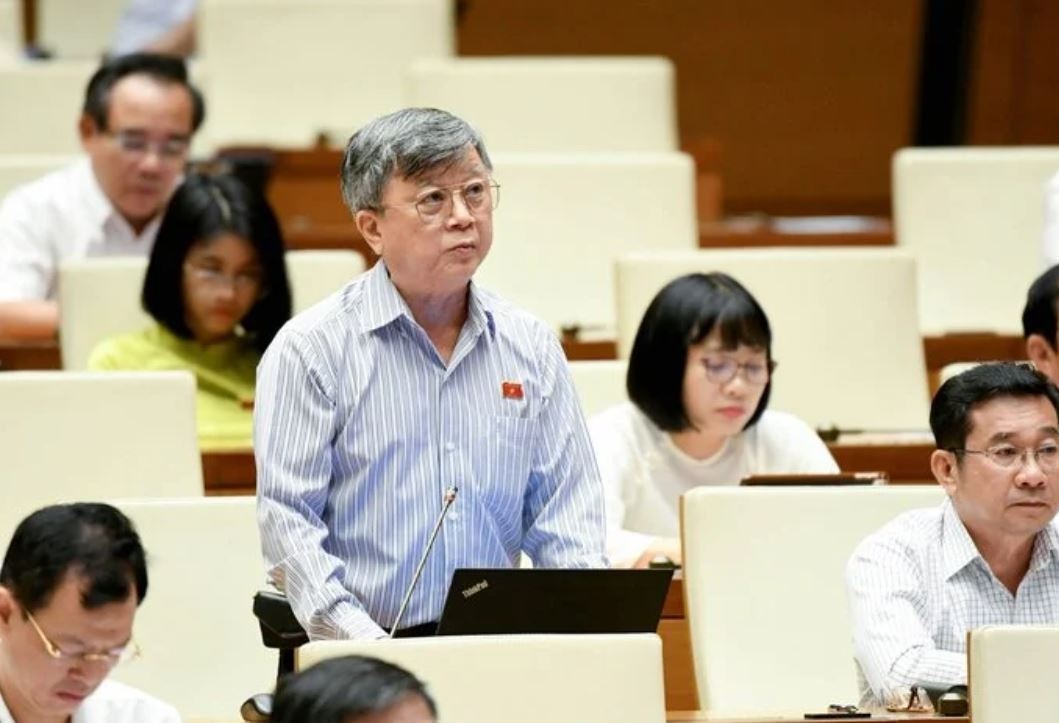 Pham Van Hoa Quoc hoi anh 2