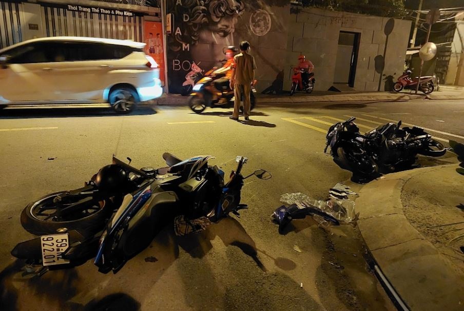 Nu tai xe taxi cong nghe tong nhieu xe may o trung tam TP.HCM hinh anh