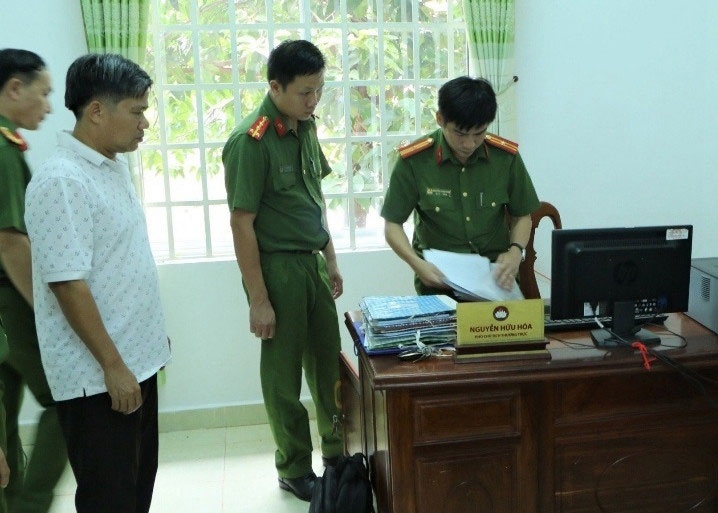 Truc loi hon 2 ty, nguyen pho Phong Tai nguyen va Moi truong bi bat hinh anh