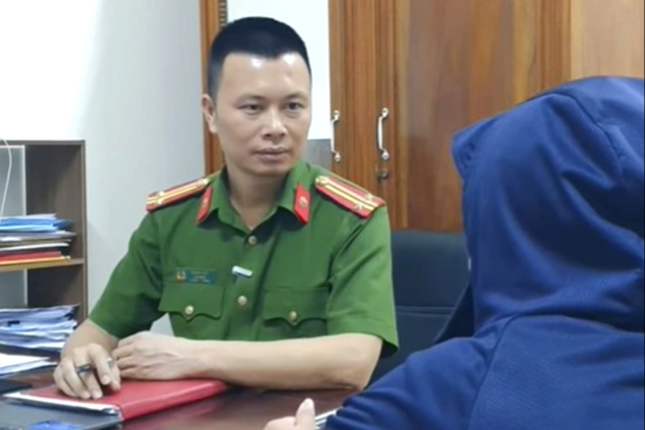 Nguoi phu nu bi lua khi dang ky khoa hoc ky quan doi tren mang cho con hinh anh