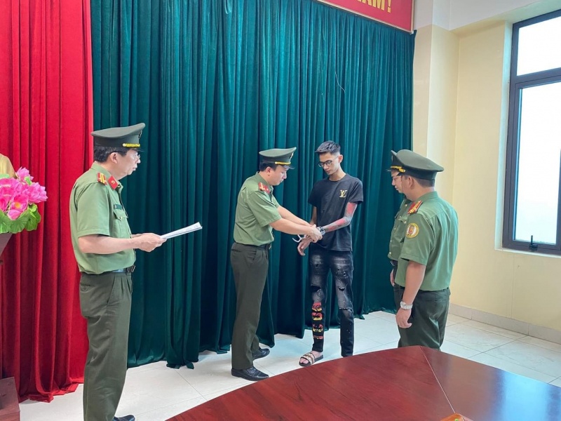 Phan Quang Tung,  Di nuoc ngoai anh 1