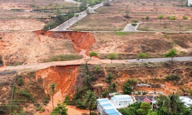 Binh Thuan ra soat hang chuc du an ven bien sau vu lo cat o Mui Ne hinh anh