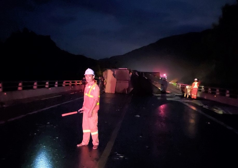 La Son Tuy Loan anh 2